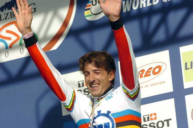 Weltmeister Fabian Cancellara (Schweiz) bejubelt seinen Sieg beim Zeitfahren der Weltmeisterschaft 2006 in Salzburg - Radsport WM Herren Weltmeisterschaft 2006, Straßenradsport, Straße, Rad, Einzelzeitfahren, Zeitfahren Einzelbild Salzburg Freude, Radsport WM Herren Weltmeisterschaft 2006, Straßenradsport, Straße, Rad, Einzelzeitfahren, Zeitfahren Einzelbild Salzburg Freude,
