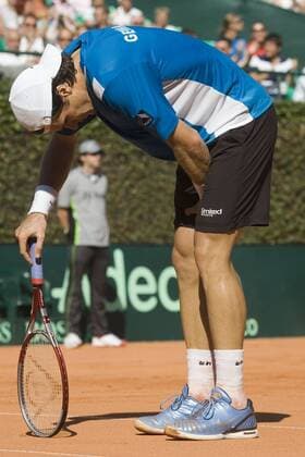 Thomas Haas (Deutschland) fasst sich an den Oberschenkel Tennis Herren Davis Cup 2006, Daviscup, Relegation, Sand, Sandplatz, Sandplatztennis, Sandplatzturnier Einzelbild Düsseldorf Tennis Herren Davis Cup 2006, Daviscup, Relegation, Sand, Sandplatz, Sandplatztennis, Sandplatzturnier Einzelbild Düsseldorf