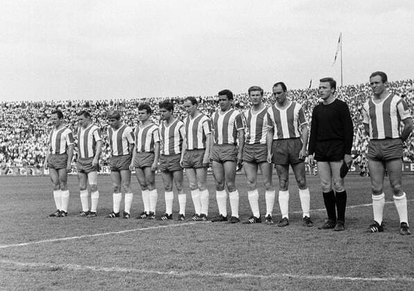 Mannschaftsbild Hertha BSC Berlin v.li.: Hans Günter Schimmöller, Werner Ipta, Lothar Gross, Hans Peter Enders, Hans Eder, Hans Joachim Altendorff, Michael Krampitz, Reinhardt Lindner, Ivan Sangulin, Torwart Hans Jürgen Krumnow und Helmut Fäder Fußball Herren Stadtliga Berlin 1966 1967, Vneg, Vsw Totale Fußball Herren Stadtliga Berlin 1966 1967, Vneg, Vsw Totale