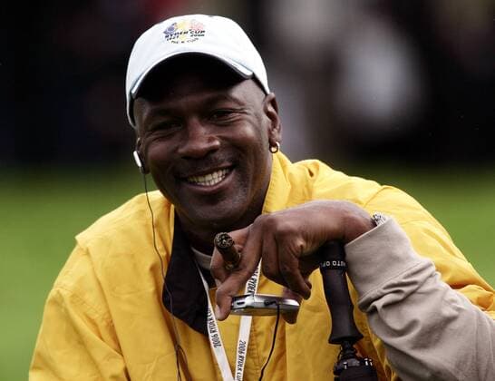 Michael Jordan (USA), Basketballlegende und Freizeitgolfer, gut gelaunt mit Zigarre am Rande des Ryder Cups -  (STR2006092301) Golf Herren Ryder Cup, Rydercup 2006 Einzelbild Straffan Golf Herren Ryder Cup, Rydercup 2006 Einzelbild Straffan