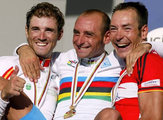 Paolo Bettini (Italien Quick Step Innergetic, Mitte) ist Weltmeister 2006 vor Erik Zabel (Deutschland Milram, re.) und Alejandro Valverde (Spanien Caisse d Epargne - Illes Balears) Radsport WM Herren Weltmeisterschaft 2006, Straßenradsport, Straße, Rad, Nationaltrikot, Regenbogentrikot, Gruppe Salzburg Freude, Radsport WM Herren Weltmeisterschaft 2006, Straßenradsport, Straße, Rad, Nationaltrikot, Regenbogentrikot, Gruppe Salzburg Freude,