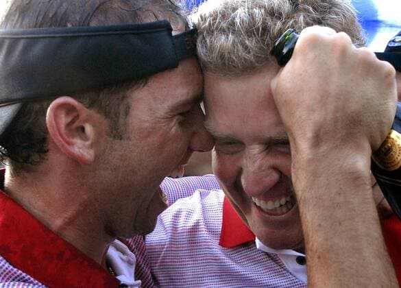 Sergio Garcia (Spanien, li.) und Colin Montgomerie (Schottland) bejubeln den Sieg von Team Europa beim Ryder Cup 2006 -  (STR20060724003) Golf Herren Ryder Cup 2006, Rydercup Gruppe Straffan Harmonie, Glück, Begeisterung, Freude, Golf Herren Ryder Cup 2006, Rydercup Gruppe Straffan Harmonie, Glück, Begeisterung, Freude,