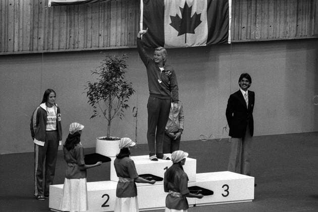 Siegerehrung 200m Freistil: Olympiasiegerin Kornelia Ender (DDR, Mitte) gewinnt vor Shirley Babashoff (USA, li.) und Brigitha (Niederlande) Schwimmen OS Sommer Damen Olympische Spiele 1976, Sommerspiele Gruppe Montreal Schwimmen OS Sommer Damen Olympische Spiele 1976, Sommerspiele Gruppe Montreal