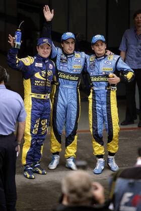 Fernando Alonso (Spanien, Mitte) freut sich über seine Pole Position beim Rennen von Shanghai 2006, daneben Giancarlo Fisichella (re., Italien beide Renault) und Rubens Barrichello (Brasilien Honda) Motorsport Grand Prix Herren Großer Preis von China 2006, Formel 1 Weltmeisterschaft, F1, F, GP, WM, Qualifying Gruppe Shanghai Freude, Motorsport Grand Prix Herren Großer Preis von China 2006, Formel 1 Weltmeisterschaft, F1, F, GP, WM, Qualifying Gruppe Shanghai Freude,