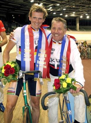 Carsten Podlesch (li., Deutschland), Sieger im Steherrennen des Opel Madison Cups 2006 mit seinem Schrittmacher Helmut Baur Radsport Herren Opel Madison Cup 2006, Steherrennen, Steher, Schrittmacherrennen, Vdig Gruppe Berlin Freude, Radsport Herren Opel Madison Cup 2006, Steherrennen, Steher, Schrittmacherrennen, Vdig Gruppe Berlin Freude,