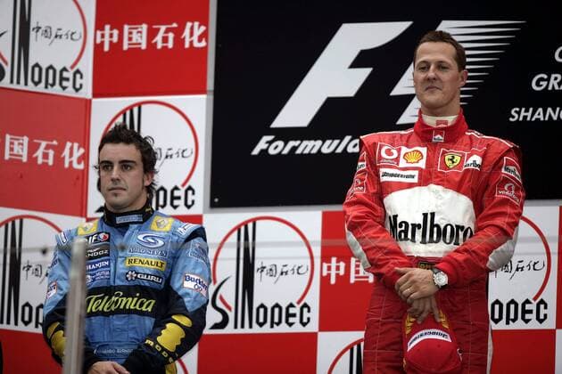 Michael Schumacher (Deutschland Ferrari, re.) gewinnt den Großen Preis von China 2006 vor Fernando Alonso (Spanien Renault) Motorsport Grand Prix Herren Großer Preis von China 2006, Formel 1 Weltmeisterschaft, F1, F, GP, WM Gruppe Shanghai Motorsport Grand Prix Herren Großer Preis von China 2006, Formel 1 Weltmeisterschaft, F1, F, GP, WM Gruppe Shanghai