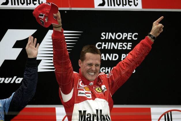 Siegerehrung beim Großen Preis von China 2006 - Sieger Michael Schumacher (Deutschland Ferrari) jubelt Motorsport Grand Prix Herren Großer Preis von China 2006, Formel 1 Weltmeisterschaft, F1, F, GP, WM Einzelbild Shanghai Freude, Begeisterung, Motorsport Grand Prix Herren Großer Preis von China 2006, Formel 1 Weltmeisterschaft, F1, F, GP, WM Einzelbild Shanghai Freude, Begeisterung,