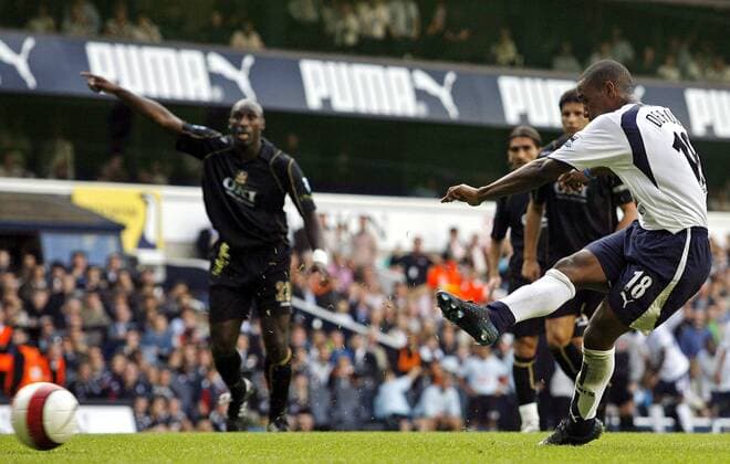 Jermain Defoe (Tottenham Hotspurs) zieht ab und erzielt das 2:0 per Elfmeter - EDITORIAL USE ONLY. No use with unauthorised audio, video, data, fixture lists, club league logos or live services. Online in-match use limited to 120 images, no video emulation. No use in betting, games or single club league player publications. Fußball Herren English Premier League 2006 2007, 1. Englische Liga, Tottenham Hotspur - FC Portsmouth 2:1, Spurs Gruppe London Dynamik, Fußball Herren English Premier League 2006 2007, 1. Englische Liga, Tottenham Hotspur - FC Portsmouth 2:1, Spurs Gruppe London Dynamik,