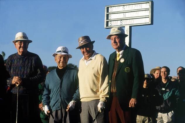 Golflegenden beim Masters 1997, v.li.: Byron Nelson, Gene Sarazen und Samuel Jackson Snead mit Jack Stephens (alle USA), Chairman des Augusta National Golf Club - (Icon5020149) Golf Herren Masters 1997, PGA Tour Gruppe Augusta Golf Herren Masters 1997, PGA Tour Gruppe Augusta EDITORIAL USE ONLY