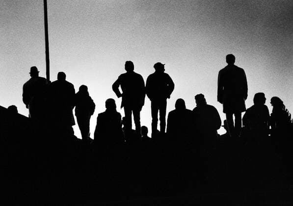 Fußball, Stadiongeschichte Rot-Weiß Oberhausen Silhouette Oberhausener Fans Fußball 1. BL Herren Saison 1970 1971, Rot Weiß Oberhausen, RWO, RW, Vneg, Vsw Totale Abend Abendspiel Flutlicht Flutlichtspiel Oberhausen Fußball 1. BL Herren Saison 1970 1971, Rot Weiß Oberhausen, RWO, RW, Vneg, Vsw Totale Abend Abendspiel Flutlicht Flutlichtspiel Oberhausen