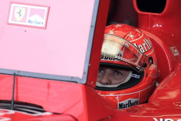 Michael Schumacher (Deutschland Ferrari) schaut im Cockpit seines Boliden verbissen auf den Zeitenmonitor Motorsport Grand Prix Herren Großer Preis von Japan 2006, Formel 1 Weltmeisterschaft, F1, F, GP, WM, Freies Training Einzelbild Suzuka Konzentration, Spannung, Motorsport Grand Prix Herren Großer Preis von Japan 2006, Formel 1 Weltmeisterschaft, F1, F, GP, WM, Freies Training Einzelbild Suzuka Konzentration, Spannung,