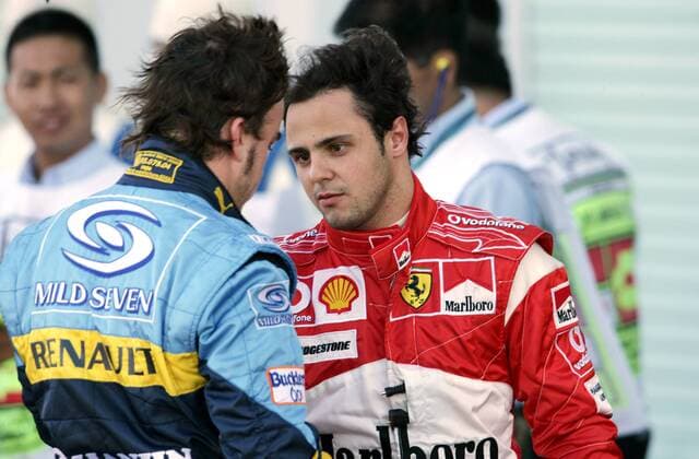Felipe Massa (Brasilien Ferrari) im Gespräch mit Fernando Alonso (Spanien Renault) Motorsport Grand Prix Herren Großer Preis von Japan 2006, Formel 1 Weltmeisterschaft, F1, F, GP, WM, Qualifying Gruppe Suzuka Motorsport Grand Prix Herren Großer Preis von Japan 2006, Formel 1 Weltmeisterschaft, F1, F, GP, WM, Qualifying Gruppe Suzuka