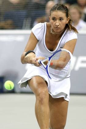 Tatiana Golovin (Frankreich) - Rückhand Tennis Damen Porsche Grand Prix 2006, WTA Tour, Endspiel, Finale, Hartplatz, Hardcourt, Hartplatztennis, Einzelbild Hartplatzturnier Stuttgart Dynamik, Tennis Damen Porsche Grand Prix 2006, WTA Tour, Endspiel, Finale, Hartplatz, Hardcourt, Hartplatztennis, Einzelbild Hartplatzturnier Stuttgart Dynamik,