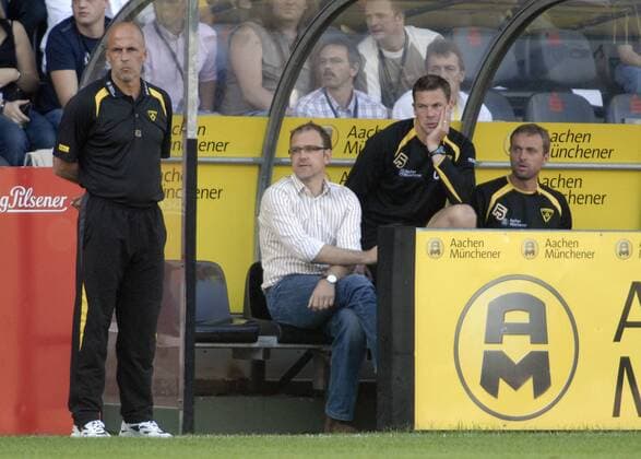 Fußball, Trainerhistorie, Alemannia Aachen Trainerbank Aachen, v.li.: Trainer Michael Frontzeck, Sportdirektor Jörg Schmadtke und die Co Trainer Erik Meijer sowie Dr. Jörg Jakobs Fußball 1. BL Herren Saison 2006 2007, Alemannia Aachen Gruppe Aachen Fußball 1. BL Herren Saison 2006 2007, Alemannia Aachen Gruppe Aachen
