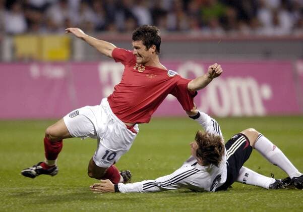 David Nugent (England U21, li.) gegen Markus Brzenska (Deutschland U21) Fußball Länderspiel Herren U21 EM Qualifikation 2006, Nationalteam, Nationaltrikot, Playoffs, Play Offs, Off o0 U 21 Gruppe Leverkusen Dynamik, 1ka1 Fußball Länderspiel Herren U21 EM Qualifikation 2006, Nationalteam, Nationaltrikot, Playoffs, Play Offs, Off o0 U 21 Gruppe Leverkusen Dynamik, 1ka1