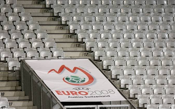 Logo der EURO 2008 auf einem Tribünenzugang im Tivoli Neu Fußball Herren Vorschau 2006, Euro 2008, EM, Vdig Totale Tivoli Neu Innsbruck Leere Fußball Herren Vorschau 2006, Euro 2008, EM, Vdig Totale Tivoli Neu Innsbruck Leere
