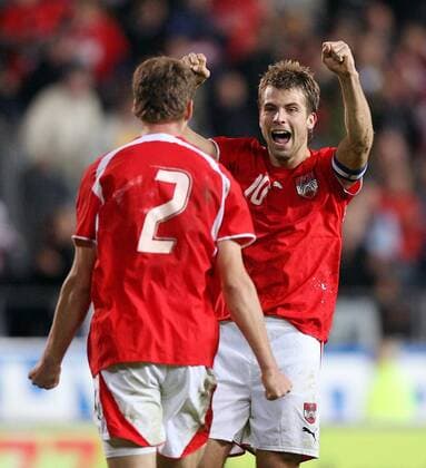 Andreas Ivanschitz (re.) und Johannes Ertl (beide Österreich) - Torjubel Fußball Länderspiel Herren EM Qualifikation 2006, Nationalteam, Nationaltrikot, Österreich Gruppe Innsbruck Freude, Begeisterung, Fußball Länderspiel Herren EM Qualifikation 2006, Nationalteam, Nationaltrikot, Österreich Gruppe Innsbruck Freude, Begeisterung,