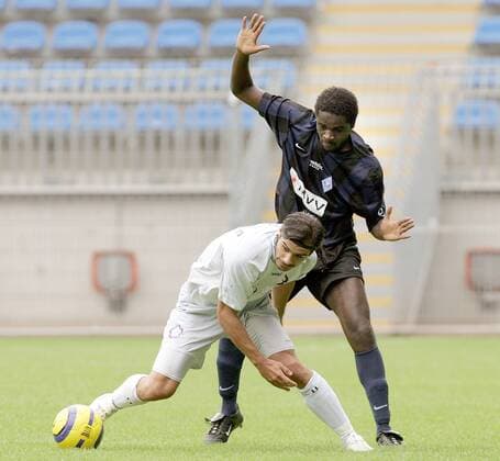 Metin Telle (Nöttingen, li.) gegen Victor Oppong (Mannheim) Fußball Herren Oberliga Baden Württemberg 2006 2007, SV Waldhof Mannheim - FC Nöttingen 2:1 Gruppe Mannheim Fußball Herren Oberliga Baden Württemberg 2006 2007, SV Waldhof Mannheim - FC Nöttingen 2:1 Gruppe Mannheim