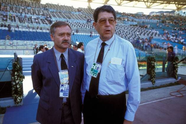 DFB Delegationsmitglieder - Pressechef Horst R. Schmidt (li.) und Organisationschef Horst Schmidt (beide Deutschland) Fußball WM Herren Länderspiel 1990, Nationalmannschaft, Finale, Endspiel Gruppe Stadio Olimpico, Olympiastadion Rom Fußball WM Herren Länderspiel 1990, Nationalmannschaft, Finale, Endspiel Gruppe Stadio Olimpico, Olympiastadion Rom