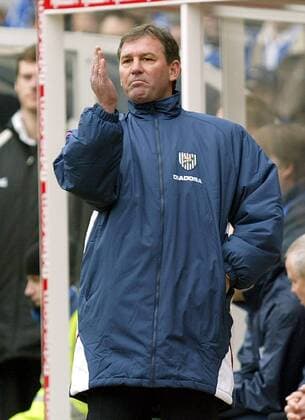 Trainer Bryan Robson (West Brom) gibt skeptisch Anweisungen -  Fußball Herren English Premier League 2005 2006, 1. Englische Liga, West Bromwich Albion Einzelbild Birmingham Skepsis, Fußball Herren English Premier League 2005 2006, 1. Englische Liga, West Bromwich Albion Einzelbild Birmingham Skepsis,