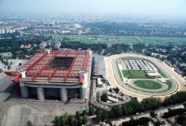 Giuseppe Meazza Stadion - Heimspielstätte von Inter und Milan, daneben die Mailänder Trabrennbahn (re.) und im Hintergrund die Galopprennbahn - Fußball Herren Serie A 1999 2000, 1. Italienische Liga, AC Mailand, Internazionale, Inter, Milan, Übersicht, City Totale Stadio Giuseppe Meazza, San Siro, Stadtbild Mailand, Gesamtübersicht, Luftbild, Luftaufnahme, Fußball Herren Serie A 1999 2000, 1. Italienische Liga, AC Mailand, Internazionale, Inter, Milan, Übersicht, City Totale Stadio Giuseppe Meazza, San Siro, Stadtbild Mailand, Gesamtübersicht, Luftbild, Luftaufnahme,