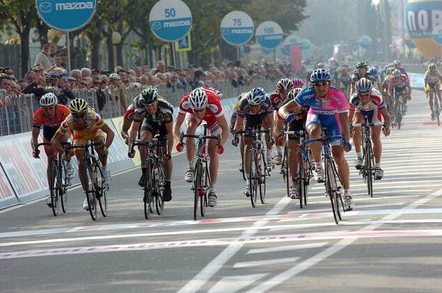 Daniele Bennati (Italien Lampre, 2.v.re.) gewinnt den Giro del Piemonte 2006 vor Gregory Rast (Schweiz Phonak, Mitte) und Gene Michael Bates (Australien LPR Brakes, 3.v.li.) - Radsport Herren Giro del Piemonte 2006, Straßenradsport, Straße, Rad Totale Asti - Alba Dynamik, Radsport Herren Giro del Piemonte 2006, Straßenradsport, Straße, Rad Totale Asti - Alba Dynamik,