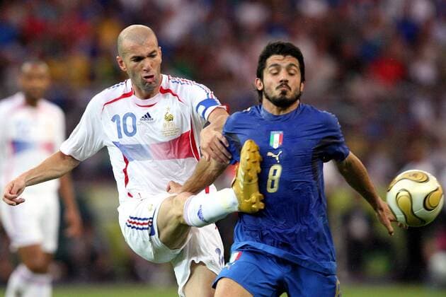 Zinedine Zidane (Frankreich, li.) gegen Gennaro Gattuso (Italien) - (Icon 9182018) Fußball WM Herren WM 2006, Länderspiel, Nationalteam, Nationaltrikot, Finale, Endspiel, Italien - Frankreich 5:3 n.E. Gruppe Berlin Dynamik, Fußball WM Herren WM 2006, Länderspiel, Nationalteam, Nationaltrikot, Finale, Endspiel, Italien - Frankreich 5:3 n.E. Gruppe Berlin Dynamik, EDITORIAL USE ONLY