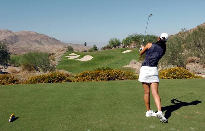 Michelle Wie (USA) schlägt am achten Loch des Canyons Course im Bighorn Golf Club ab -  (pal2006101221) Golf WM Damen Samsung World Championship 2006, LPGA Tour, Totale Canyons Course Bighorn Golf Club Palm Desert Golf WM Damen Samsung World Championship 2006, LPGA Tour, Totale Canyons Course Bighorn Golf Club Palm Desert
