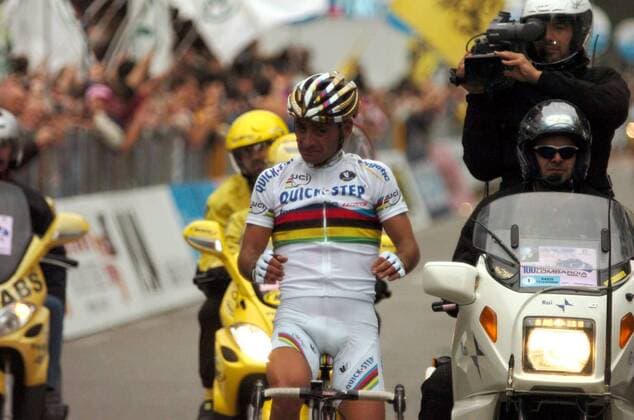 Paolo Bettini (Italien Quick Step Innergetic) gewinnt die Giro di Lombardia 2006 - Radsport Herren Giro di Lombardia 2006, Lombardei Rundfahrt, ProTour, Straßenradsport, Straße, Rad Gruppe Mendrisio - Como Radsport Herren Giro di Lombardia 2006, Lombardei Rundfahrt, ProTour, Straßenradsport, Straße, Rad Gruppe Mendrisio - Como