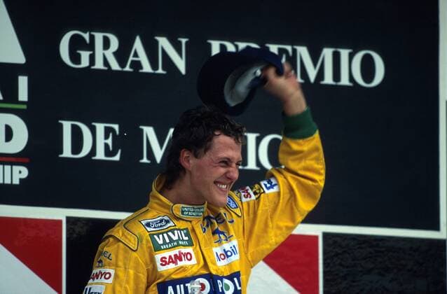 Michael Schumacher (Deutschland Benetton Ford) bejubelt beim GP von Mexiko 1992 seine erste Podiumsplatzierung Motorsport Grand Prix Herren Großer Preis von Mexiko 1992, Formel 1 Weltmeisterschaft, F1, F, GP, WM Einzelbild Mexiko Stadt, City Glück Freude, Begeisterung, Motorsport Grand Prix Herren Großer Preis von Mexiko 1992, Formel 1 Weltmeisterschaft, F1, F, GP, WM Einzelbild Mexiko Stadt, City Glück Freude, Begeisterung,