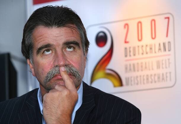Bundestrainer Heiner Brand (Deutschland) nachdenklich während der Pressekonferenz Handball WM Herren Vorschau 2006 WM 2007, Nationalteam, Pressekonferenz, PK, Pressetermin, Vdig Einzelbild Berlin Nachdenklichkeit, Handball WM Herren Vorschau 2006 WM 2007, Nationalteam, Pressekonferenz, PK, Pressetermin, Vdig Einzelbild Berlin Nachdenklichkeit,