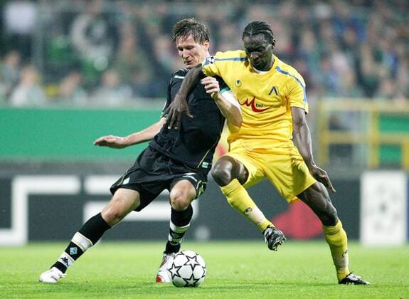 Jurica Vranjes (Bremen, li.) gegen Richard Eromoigbe (Levski Sofia) Fußball EC 1 Herren Champions League 2006 2007, SV Werder Bremen - PFK Levski Sofia 2:0 Gruppe Bremen Dynamik, Fußball EC 1 Herren Champions League 2006 2007, SV Werder Bremen - PFK Levski Sofia 2:0 Gruppe Bremen Dynamik,