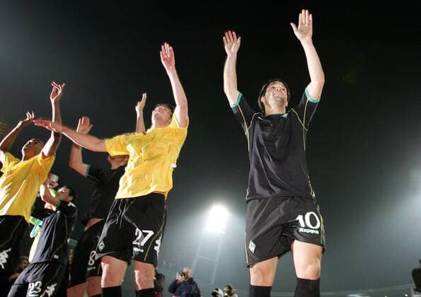 Diego (re.) und Christian Schulz (beide Bremen) - Schlussjubel Fußball EC 1 Herren Champions League 2006 2007, SV Werder Bremen, Trikottausch Gruppe Bremen Freude, Fußball EC 1 Herren Champions League 2006 2007, SV Werder Bremen, Trikottausch Gruppe Bremen Freude,