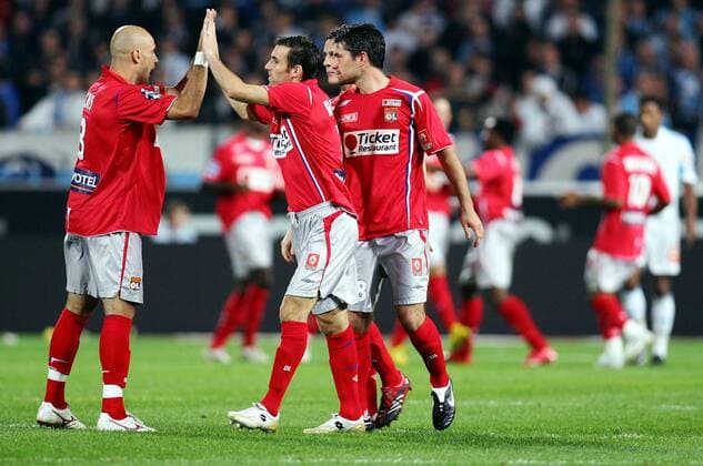 Torjubel Lyon, v.li.: Cris, Anthony Reveillere und Jeremy Toulalan -  (pan16840) Fußball Herren Ligue 1 2006 2007, 1. Französische Liga, Olympique Lyonnais, OL Gruppe Marseille Freude, Fußball Herren Ligue 1 2006 2007, 1. Französische Liga, Olympique Lyonnais, OL Gruppe Marseille Freude,  