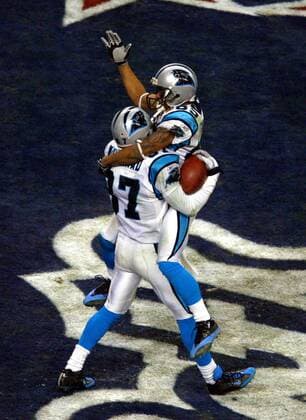Steve Smith (re.) und Muhsin Muhammad (Carolina Panthers) bejubeln einen Touchdown-  (sbp2004020175) American Football Herren Super Bowl XXXVIII 2006, 38. Superbowl, Finale, Endspiel, NFL 2003 2004 Gruppe Houston Freude, American Football Herren Super Bowl XXXVIII 2006, 38. Superbowl, Finale, Endspiel, NFL 2003 2004 Gruppe Houston Freude,