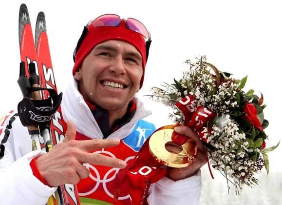 Olympiasieger Michael Greis (Deutschland) gewinnt seine 3. Goldmedaille beim 15 Kilometer Massenstart Biathlon OS Winter Herren Olympische Spiele 2006 Turin, Winterspiele, 15km, 15 km, Massenstart Einzelbild Cesana San Sicario Freude, Biathlon OS Winter Herren Olympische Spiele 2006 Turin, Winterspiele, 15km, 15 km, Massenstart Einzelbild Cesana San Sicario Freude,