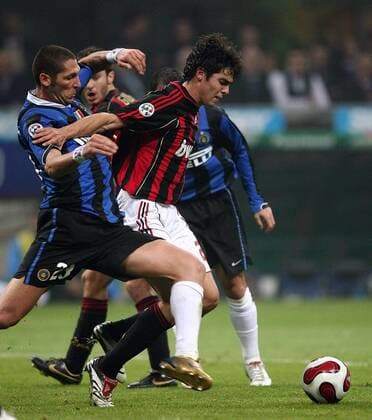Kaka (Milan, re.) gegen Marco Materazzi (Inter) -  Fußball Herren Serie A 2006 2007, 1. Italienische Liga, AC Mailand - FC Internazionale Mailand 3:4 Gruppe Mailand Dynamik, Fußball Herren Serie A 2006 2007, 1. Italienische Liga, AC Mailand - FC Internazionale Mailand 3:4 Gruppe Mailand Dynamik,