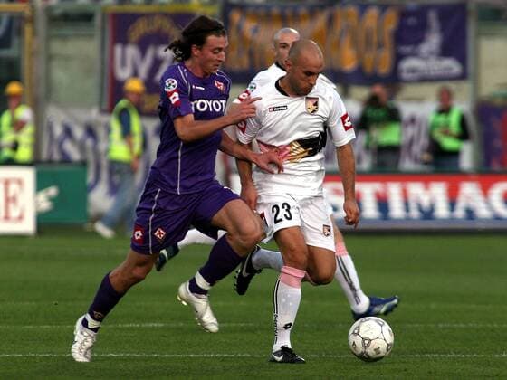 Mark Bresciano (re., Palermo) gegen Riccardo Montolivo (AC Florenz) -  Fußball Herren Serie A 2006 2007, 1. Italienische Liga, ACF Fiorentina - US Palermo 2:3, Vdig Gruppe Florenz Dynamik, Fußball Herren Serie A 2006 2007, 1. Italienische Liga, ACF Fiorentina - US Palermo 2:3, Vdig Gruppe Florenz Dynamik,