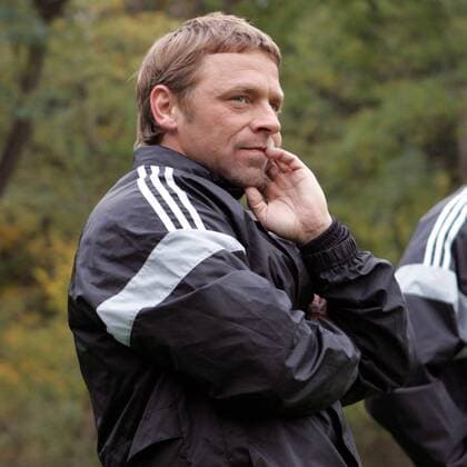 Trainer Thomas Häßler (Köln U11) nachdenklich während des Trainings Fußball Herren Saison 2006 2007, 1. FC Köln, Kinderfußball, Nachwuchsfußball, Jugendfußball, Training, Vdig Einzelbild Köln Fußball Herren Saison 2006 2007, 1. FC Köln, Kinderfußball, Nachwuchsfußball, Jugendfußball, Training, Vdig Einzelbild Köln