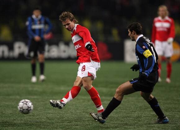 Roman Shishkin (Spartak Moskau, li.) gegen Javier Zanetti (Inter) -  Fußball EC 1 Herren Champions League 2006 2007, Spartak Moskau - FC Internazionale Mailand 0:1 Gruppe Moskau Dynamik, Fußball EC 1 Herren Champions League 2006 2007, Spartak Moskau - FC Internazionale Mailand 0:1 Gruppe Moskau Dynamik,