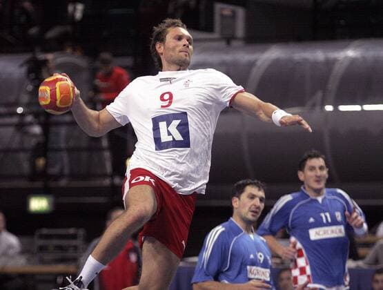 Lars Christiansen (Dänemark) am Ball Handball Länderspiel Herren Statoil World Cup 2006, Nationalteam, Kroatien - Dänemark 32:34 Einzelbild , Nationaltrikot Bremen Dynamik, Handball Länderspiel Herren Statoil World Cup 2006, Nationalteam, Kroatien - Dänemark 32:34 Einzelbild , Nationaltrikot Bremen Dynamik,