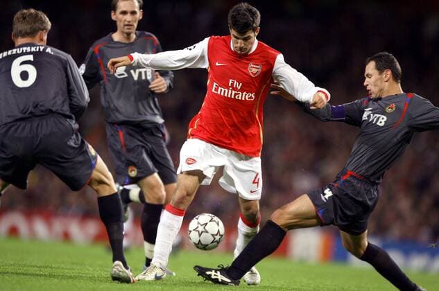 Cesc Fabregas (Arsenal, Mitte) im Zweikampf -  (pan17063) Fußball EC 1 Herren Champions League 2006 2007, Arsenal FC London - CSKA Moskau 0:0 Gruppe London Dynamik, Fußball EC 1 Herren Champions League 2006 2007, Arsenal FC London - CSKA Moskau 0:0 Gruppe London Dynamik,  
