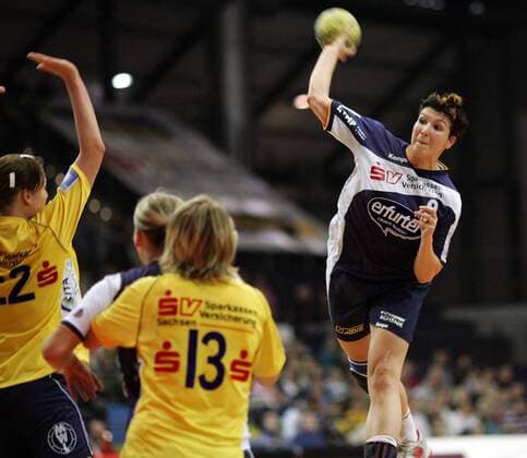 Marielle Bohm (Thüringer HC, re.) am Ball Handball 1. BL Damen Saison 2006 2007, HC Leipzig - Thüringer HC Erfurt Bad Langensalza 36:27 Gruppe Leipzig Dynamik, Handball 1. BL Damen Saison 2006 2007, HC Leipzig - Thüringer HC Erfurt Bad Langensalza 36:27 Gruppe Leipzig Dynamik,