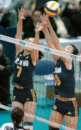 Zhang Ping (re.) und Zhou Suhong (beide China) - Zweierblock -  Volleyball WM Damen Weltmeisterschaft 2006, Länderspiel, Nationalteam, Nationaltrikot Gruppe Sapporo Dynamik, Volleyball WM Damen Weltmeisterschaft 2006, Länderspiel, Nationalteam, Nationaltrikot Gruppe Sapporo Dynamik,