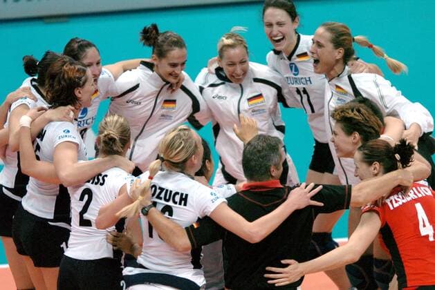 Schlußjubel Deutschland - Volleyball WM Damen Weltmeisterschaft 2006, Länderspiel, Nationalteam, Nationaltrikot Gruppe Sapporo Begeisterung, Freude, Volleyball WM Damen Weltmeisterschaft 2006, Länderspiel, Nationalteam, Nationaltrikot Gruppe Sapporo Begeisterung, Freude,