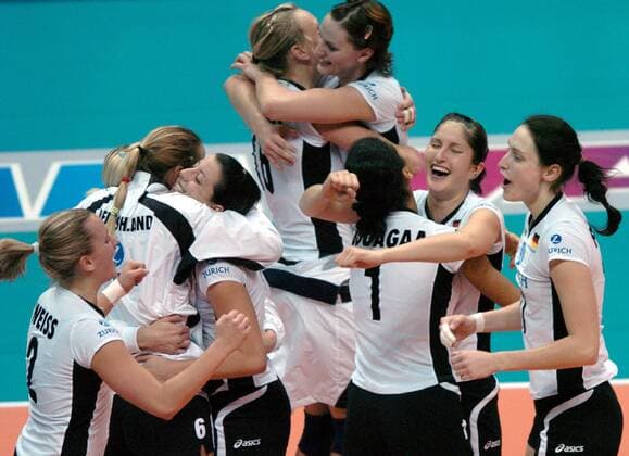 Schlußjubel Deutschland - Volleyball WM Damen Weltmeisterschaft 2006, Länderspiel, Nationalteam, Nationaltrikot Gruppe Sapporo Begeisterung, Freude, Volleyball WM Damen Weltmeisterschaft 2006, Länderspiel, Nationalteam, Nationaltrikot Gruppe Sapporo Begeisterung, Freude,
