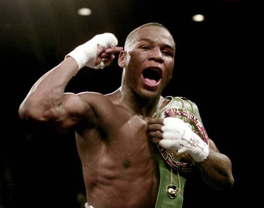 Floyd Mayweather jr. (USA) jubelt mit Weltmeistergürtel -  (LVP2001012005) Boxen WM Herren WBC Weltmeisterschaft 2001, Boxsport, Profiboxen, Superfedergewicht, Super Federgewicht Einzelbild Las Vegas Freude, Boxen WM Herren WBC Weltmeisterschaft 2001, Boxsport, Profiboxen, Superfedergewicht, Super Federgewicht Einzelbild Las Vegas Freude,