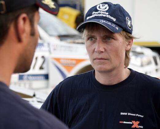 Jutta Kleinschmidt (Deutschland BMW) im Gespräch Motorsport Damen UAE Desert Challenge 2006, Rallyesport, Autorallye, Rallye Gruppe Rallye Motorsport Damen UAE Desert Challenge 2006, Rallyesport, Autorallye, Rallye Gruppe Rallye