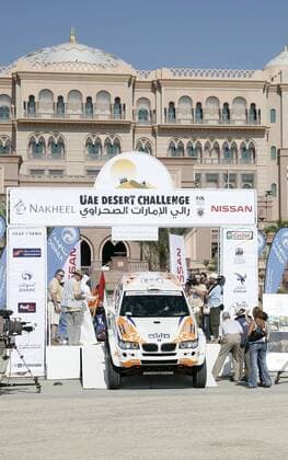 BMW X3 CC von Jutta Kleinschmidt (Deutschland) und Tina Thörner (Schweden) am Start zur UAE Desert Challenge 2006 Motorsport Damen UAE Desert Challenge 2006, Rallye, Wüstenrallye, Rallyesport, Autorallye, Totale o0 VAE Abu Dhabi Motorsport Damen UAE Desert Challenge 2006, Rallye, Wüstenrallye, Rallyesport, Autorallye, Totale o0 VAE Abu Dhabi