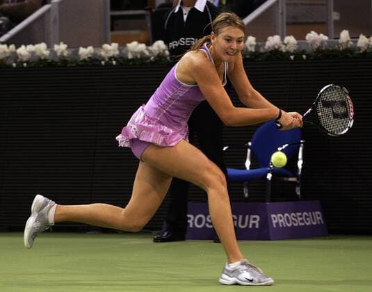 Maria Sharapova (Rußland) - beidhändige Rückwand -  (pan17152) Tennis WM Damen WTA Masters Tour 2006, Championships, Finale Einzelbild Madrid Dynamik, Tennis WM Damen WTA Masters Tour 2006, Championships, Finale Einzelbild Madrid Dynamik,  